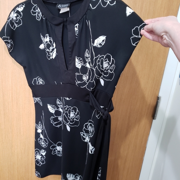 A-List By Wrapper, blk & wht floral fit & flare waist tie tunic blouse top, SZ L - Picture 8 of 16